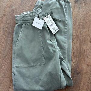 Zara boys pants size 13-14. NWT